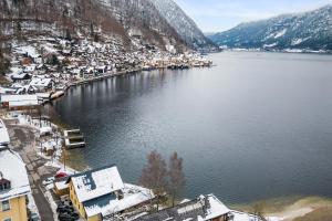 Hallstatt Lakeside Top 1
