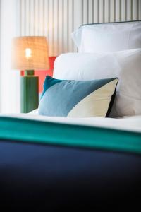 Standard Double with Terrace and Ocean View room in Hôtel Le Café de Paris