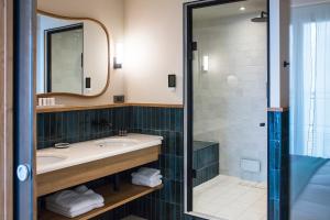 Hotels Hotel Le Cafe de Paris : photos des chambres