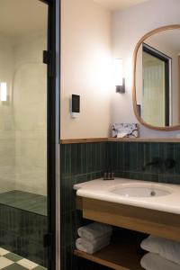 Hotels Hotel Le Cafe de Paris : photos des chambres