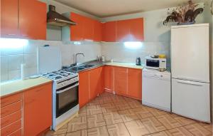 4 Bedroom Awesome Apartment In Lukowo