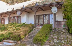 4 Bedroom Cozy Home In Lukowo