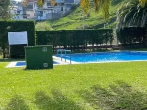 Piscina comunitaria y parking en Mogro - 布迪皮拉格斯