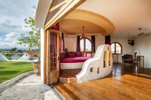 Casa Mila - 4 BR Luxury Family Villa 5 Min from Canggu Beach - Bali