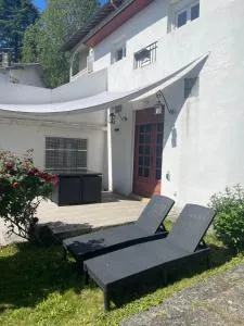 Studio 35m2 terrasse et jardin quartier calme au centre ville de Lourdes - Adé