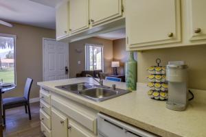 2 Mi to Coachella and Stagecoach Condo with Pool