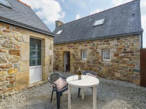 Maisons de vacances Holiday Home Chez Jeanne - CZN100 by Interhome : photos des chambres