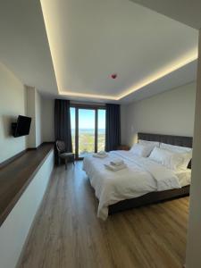 Hotel Kroi near castle entrance castle and town view