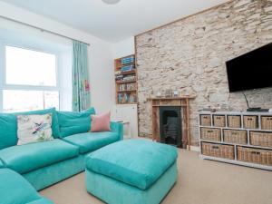 2 North Furzeham Road