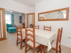 2 North Furzeham Road