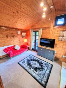 Otter 4 Hot Tub - HuntersMoon-Warminster-Bath-Salisbury