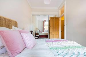 Charming flat in quiet street in Stockbridge