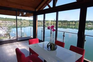 Chalets Chalet sur le lac : photos des chambres