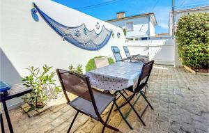 Maisons de vacances Nice Home In Royan With 2 Bedrooms : photos des chambres