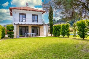 Friday Mood by Diomedes Group