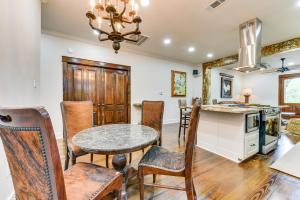 Chic Louisiana Retreat - Balcony and River Views!