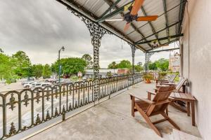 Charming Louisiana Getaway with Furnished Balcony!