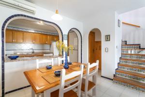 Casa en la playa con piscinas E