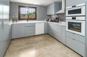 Seaside 3 bedroom Townhouse in San Pedro close to the Beach with private Garden