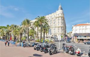 Appartements 1 Bedroom Awesome Apartment In Le Cannet : photos des chambres