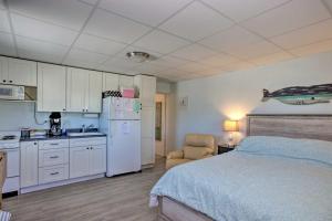 Atlantic Beach Studio with Community Pool!