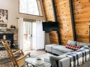 Summer Escape Chalet with Pool Access in BLS