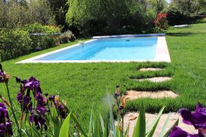 Villas Mas Les Romarins, 10 min d'Uzes, grand jardin, nid de repos et base pour activites dans le Gard, max 8 adultes et 4 enfants : photos des chambres