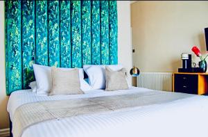 Hotel No5, Beachfront with Free Private Car Park