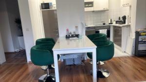 Helle mit Balkon 5 Minuten zum Pool 60q central ,otopark ,Netflix