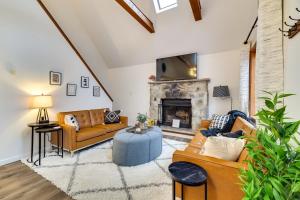 Poconos Chalet with Lake and Pool Access!