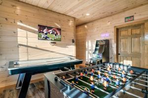 FALL SALE, Sleeps 20, Theater, HotTub, Game, Pet Friendly