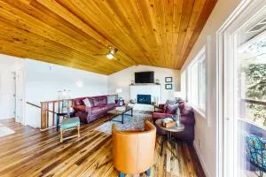 The River House - Mica