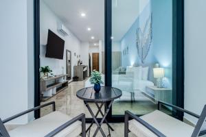 The Perfect Place, Unit 005