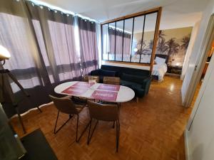 Sous les Etoiles - dans le plus haut gratte-ciel avec parking en sus