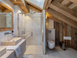 Chalets Chalet moderne lumineux proche pistes - 12 pers, 5 ch, parking, wifi, menage inclus - FR-1-566-43 : photos des chambres