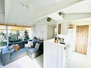 Authentic cosy beach cottage in Callanstoog