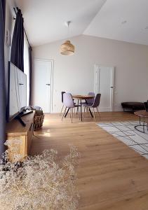 Jaukūs ir šviesūs šeimos apartamentai Kunigiškiuose - Vakaris Vėjas