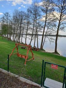 Zielona Ostoja - domy całoroczne z własną linią brzegową