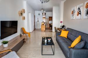 Central apt. with parking - 3 min from old port