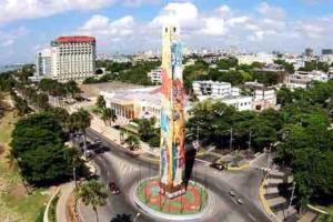 Cerca del Mar, Obelisco Macho y Zona Colonial