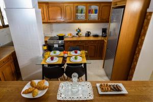 Central apt. with parking - 3 min from old port