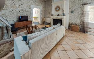 Maisons de vacances Nice Home In Mdis With Wifi, Swimming Pool And 3 Bedrooms : photos des chambres