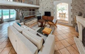 Maisons de vacances Nice Home In Mdis With Wifi, Swimming Pool And 3 Bedrooms : photos des chambres