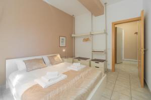 Viale della Repubblica free parking e Wifi 1 minute to Garda Lake