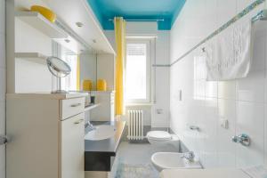 Viale della Repubblica free parking e Wifi 1 minute to Garda Lake