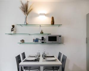 Riva Central Apartment - Free Parking