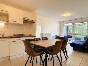 Spacieux T2 avec Terrasse, Parking Privé, à 2 min de la Plage ! - FR-1-715-24