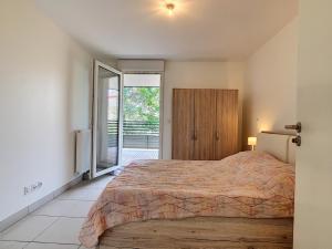 Spacieux T2 avec Terrasse, Parking Privé, à 2 min de la Plage ! - FR-1-715-24