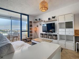 Studio Cabine Rénové Près Plage avec Parking Privé - FR-1-715-34