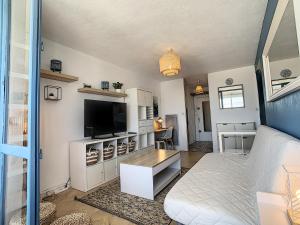 Studio Cabine Rénové Près Plage avec Parking Privé - FR-1-715-34